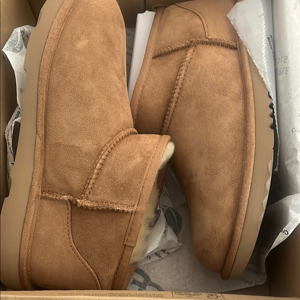 UGG kids classic ultra mini boot ;Twinface sheepskin ,  never worn, size 6